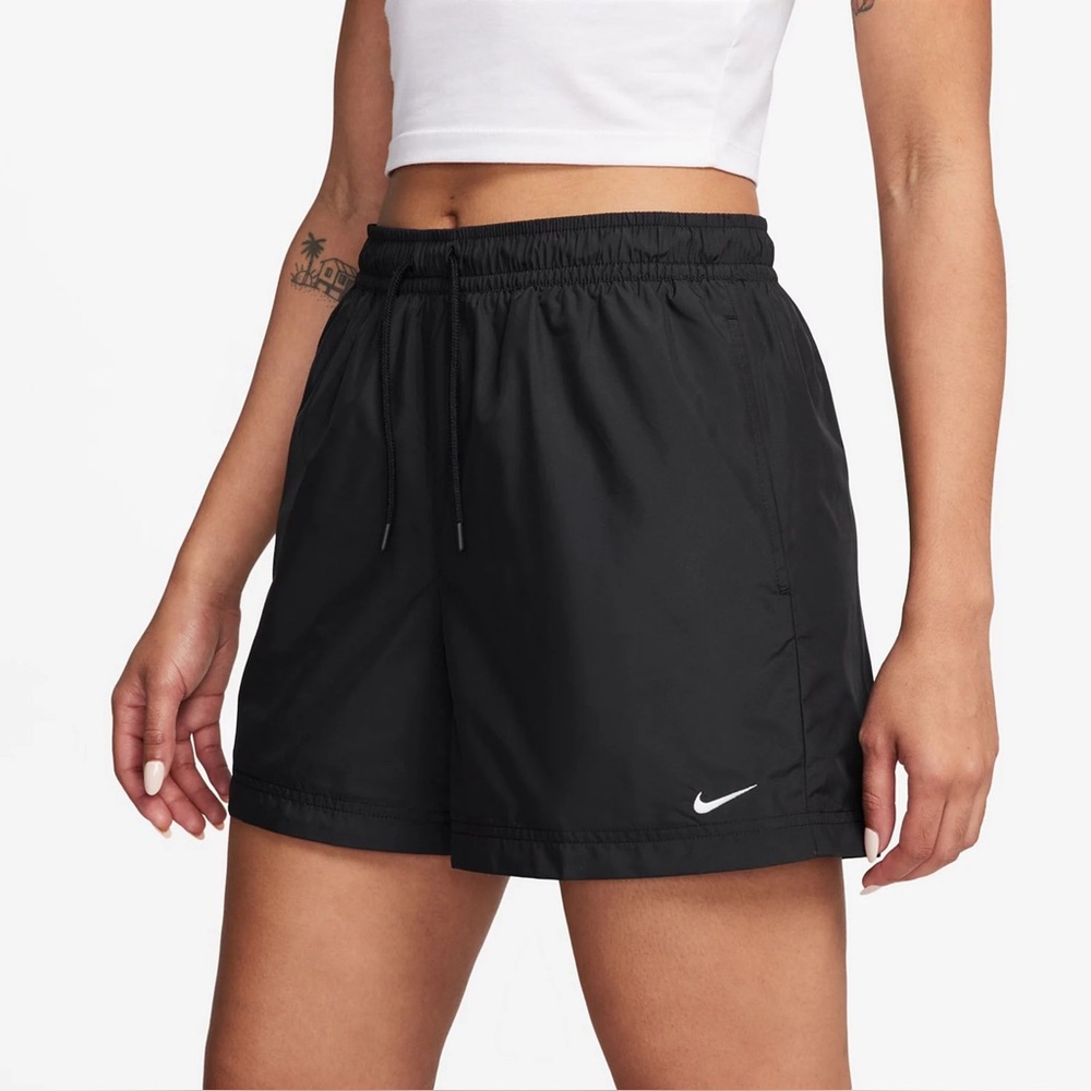 LARGE Nike Sportswear Mid-Rise 5-in. Shorts women’s black drawstring